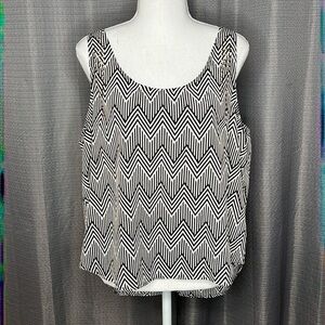 Charlotte Russe XL b&w tank top hi low